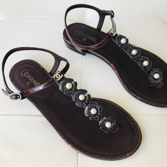 CHANEL BURGUNDY PATENT LEATHER SPARKLE CAMELLIA PEARL CC LOGO THONG SANDALS 36 - Picture 4 of 14
